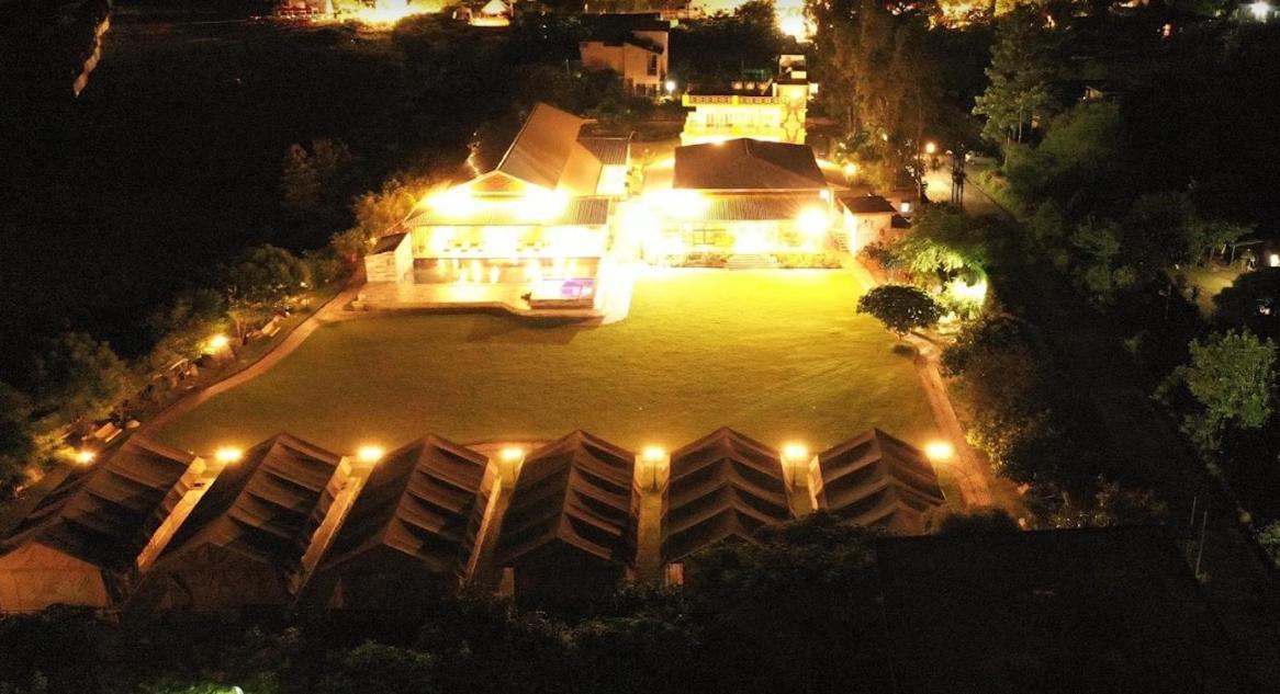 Four Banyans Spirit & Nature Resort Raipur  Ngoại thất bức ảnh