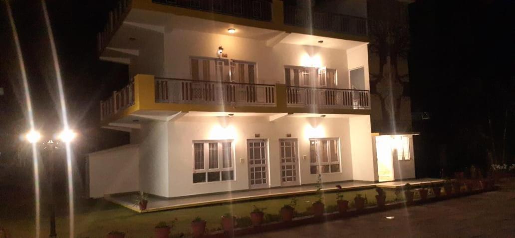 Four Banyans Spirit & Nature Resort Raipur  Ngoại thất bức ảnh